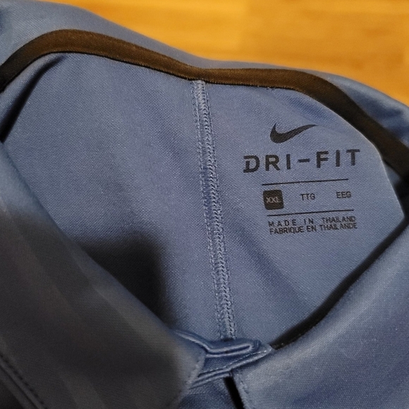 Men's Nike Dry Embossed Essential Regular-Fit Golf Polo - Picture 5 of 5